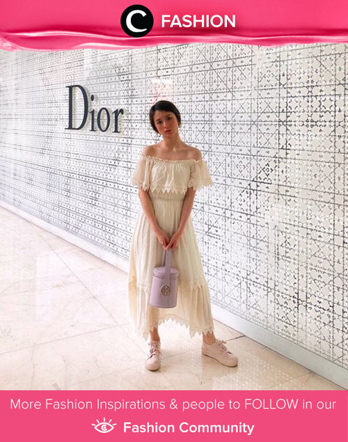 Clozette Ambassador @Silviamuryadi looked angelic in white sabrina dress. Simak Fashion Update ala clozetters lainnya hari ini di Fashion Community. Yuk, share outfit favorit kamu bersama Clozette.