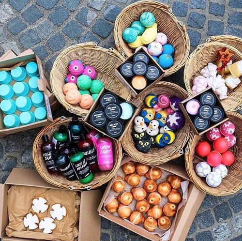 Lush Cosmetics just gifted us with the launch of their new Christmas collection