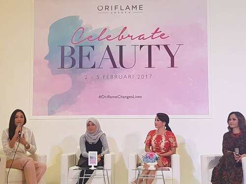 Oriflame Inspiring Women are on the stage. Bertatap langsung dengan perempuan-perempuan hebat inspiratif yang telah menginspirasi banyak perempuan Indonesia. 
Salah satunya adalah @ayladimitri yang tidak hanya menginspirasi melalui style fashionnya, tapi juga pribadinya yang gigih.
Ingin tau lebih lanjut? Lihat Instagram Live nya #ClozetteID yuk, Clozetters!
#OriflameChangesLives