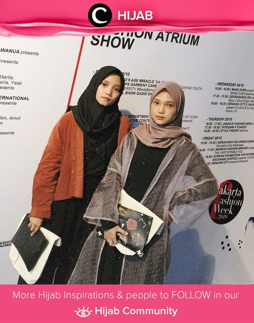 Sempat melihat keseruan JFW minggu lalu? Yuk, share outfit hijabmu di Hijab Community seperti Clozetter @imeldaaf ini. Ia mengenakan sheer outer untuk menambah kesan elegan pada keseluruhan look-nya. 