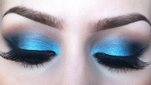 Vibrant blue eyeshadow tutorial l Sigma resort inspired look. - YouTube