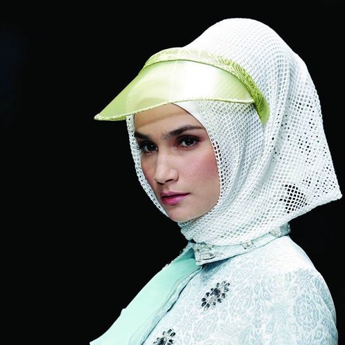 Fashion hijab juga banyak hadi dengan koleksi yang tak kalah menarik lho di acara @jfwofficial 2016 yang lalu. Simak koleksi pilihan kami yuk di sini bit.ly/hijabjfw. 
Sumber gambar : JFW 2016
#ClozetteID #JFW2016 #DianPelangi #HijabFashionShow #JakartaFashionWeek