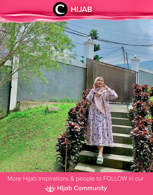 Summer mood and floral dress, always a matchy-matchy. Image shared by Clozetter @sridevi_sdr. Simak inspirasi gaya Hijab dari para Clozetters hari ini di Hijab Community. Yuk, share juga gaya hijab andalan kamu.