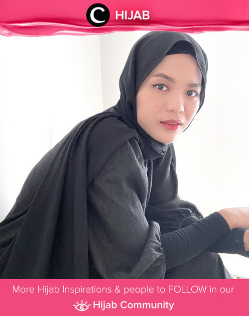 Tampilan black on black ala Clozetter @cicidesri bisa kamu tiru untuk outfit WFO hari ini. Simak inspirasi gaya Hijab dari para Clozetters hari ini di Hijab Community. Yuk, share juga gaya hijab andalan kamu.
