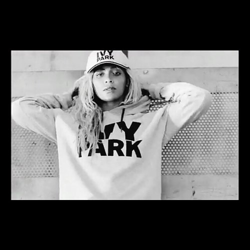 Beyonce ready to launch her activewear brand called "Ivy Park" on April 14th 2016! Kata "Ivy" dalam nama brand ini diambil dari nama putrinya yaitu Ivy Blue, dan "Park" diambil dari tempat olahraga favoritnya sewaktu kecil. Very sweet 💕
#ClozetteID
Photo from @weareivypark