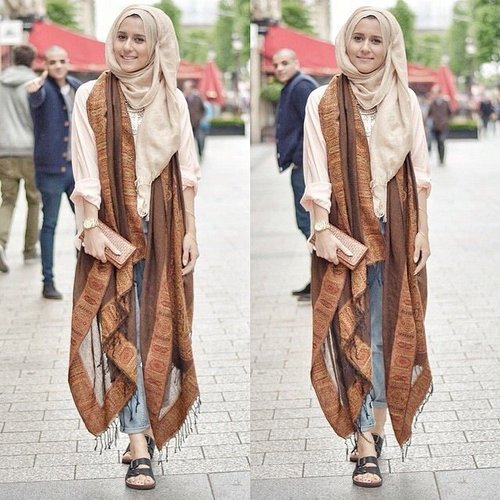  Dina Tokio, I'm no hijabers but I love her styles. Well, her big badass shawls over here actually.