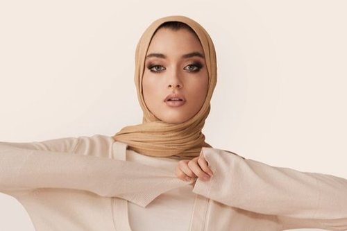 Biar Nyaman, Ini 4 Tips Memakai Hijab Agar Tidak Gerah