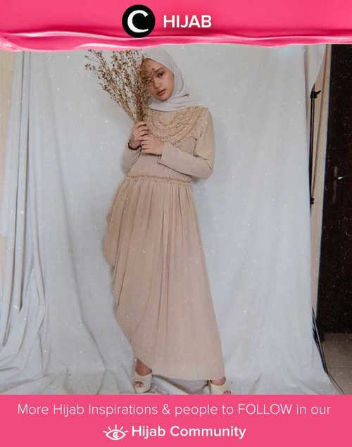 Show your elegance in long dress like Clozetter @imeldaaf. Simak inspirasi gaya Hijab dari para Clozetters hari ini di Hijab Community. Yuk, share juga gaya hijab andalan kamu. 