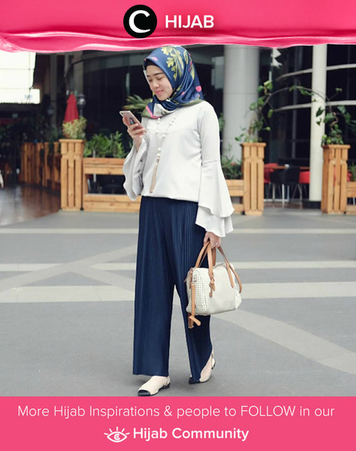 Another way wearing a bell-sleeve top can improve your everyday life. Simak inspirasi gaya Hijab dari para Clozetters hari ini di Hijab Community. Image shared by Clozette Ambassador: @larasatiiputri. Yuk, share juga gaya hijab andalan kamu 