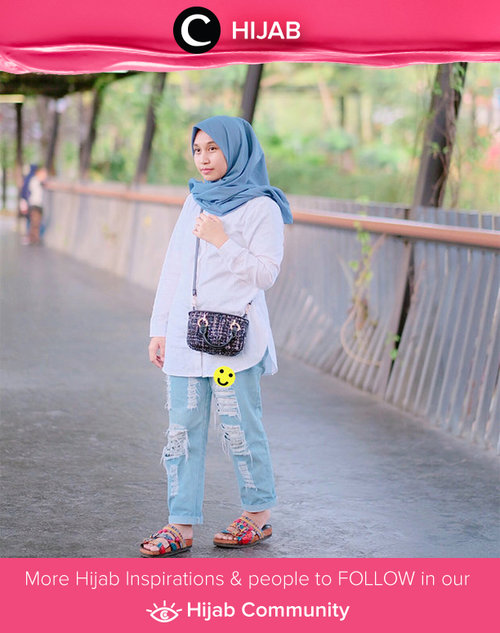 You can match hijab with distressed or ripped jeans and colorful sandals for pure funky look. Simak inspirasi gaya Hijab dari para Clozetters hari ini di Hijab Community. Image shared by Clozetter @andinara. Yuk, share juga gaya hijab andalan kamu