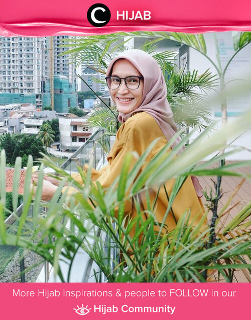 Whatever you wear today, don't forget to put your brightest smile on. Image shared by Clozetter @ellynurul. Simak inspirasi gaya Hijab dari para Clozetters hari ini di Hijab Community. Yuk, share juga gaya hijab andalan kamu.