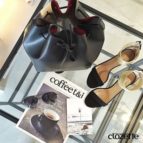 Kembali ke rutinitas di hari-hari tanggung seperti ini memang sangat sulit, pastinya. But life must go on! So get your favorite shoes & bag to boost up your mood. Happy Monday! www.clozette.co.id

#ClozetteID #fashion #outfitinspiration #instafashion #clothes #instalook #outfit #ootd #portrait #clothing #style #look #lookbook #lookoftheday #outfitoftheday #ootd #stylish #instaoutfit #fashionjunkie #accessories #dainty