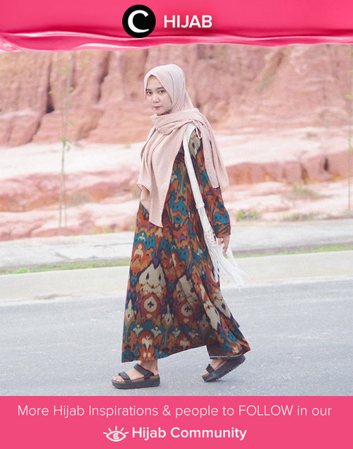 Ethnic dress and fringe outer? Perfect outfit for this weekend. Simak inspirasi gaya Hijab dari para Clozetters hari ini di Hijab Community. Image shared by Clozette Ambassador: @mellarisya. Yuk, share juga gaya hijab andalan kamu