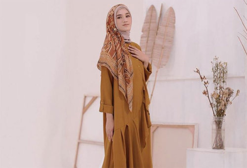 11 Ide Hijab yang Cocok untuk Baju Warna Mustard Paling Matching!