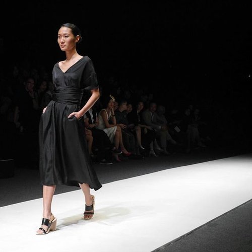 See? Ayu Gani is so stunning with this outfit from Byvelvet. We can see how adorable the model and outfit on Jakarta Fashion Week Day1. #ClozetteID #Fashion #runway #JFW #jakartafashionweek