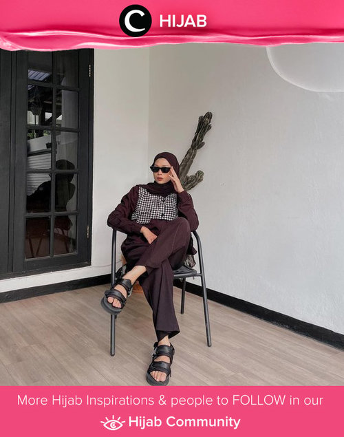 In the mood for black on black outfit? Tiru gaya Clozette Crew @astrityas dengan aksesoris sunglasses untuk total look yang stylish!  Simak inspirasi gaya Hijab dari para Clozetters hari ini di Hijab Community. Yuk, share juga gaya hijab andalan kamu.