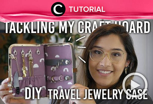 Agar aksesoris dan perhiasanmu tak rusak saat dibawa bepergian, kamu bisa membuat DIY jewelry case seperti ini: https://bit.ly/2X8JeUz. Video ini di-share kembali oleh Clozetter @kyriaa. Lihat juga tutorial lainnya pada Tutorial Section.