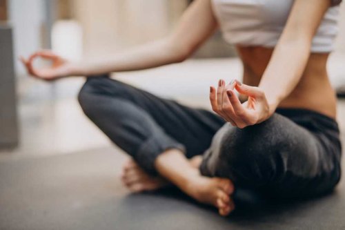 Mengalami Stress? Ikuti 4 Pose Yoga Ini Untuk Menenangkan Pikiran Girls!