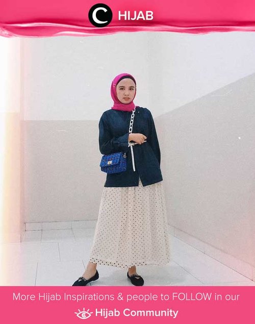 Play with colors like Star Clozetter @putmaharani! Tampilan vintage dengan motif dan warna yang klasik menjadi lebih "hidup" dengan warna shocking pink pada hijab dan electric blue pada sling bag-nya. Simak inspirasi gaya Hijab dari para Clozetters hari ini di Hijab Community. Yuk, share juga gaya hijab andalan kamu.  