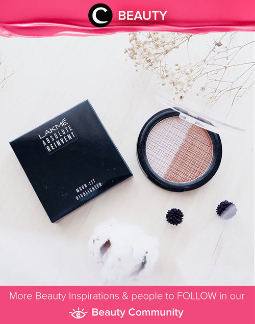 Lakme Absolute Reinvent Moon-lit Highlighter
A Highlighter palette based on fine velvet pearls that gives a beautiful natural-glowing finish on the skin
Fit as a strobing. Contain fine velvet pearls which make our skin glowing. Can be a highlighter and contour. 

Simak Beauty Updates ala clozetters lainnya hari ini di Beauty Community. Image shared by Clozetter: @tephieteph. Yuk, share beauty product andalan kamu.