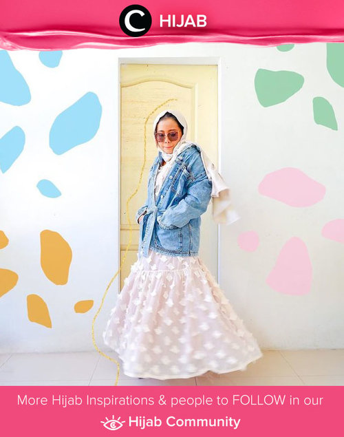 Suah menyiapkan outfit untuk virtual halalbihalal nanti? Kamu bisa mengintip inspirasi dari Clozetter @rizunaswon yang memadupadankan denim dengan flowy skirt untuk gaya yang lebih casual. Simak inspirasi gaya Hijab dari para Clozetters hari ini di Hijab Community. Yuk, share juga gaya hijab andalan kamu.