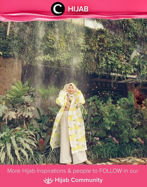Musim hujan telah tiba, saatnya mengeluarkan raincoat andalan kamu! Simak inspirasi gaya Hijab dari para Clozetters hari ini di Hijab Community. Image shared by Star Clozetter : @Safiranys. Yuk, share juga gaya hijab andalan kamu.