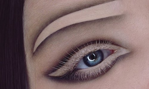 This “negative space” eyebrow makeup will make you do a double take