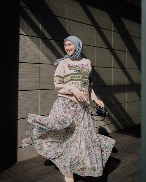 21 Inspirasi Casual Hijab untuk OOTD, Super Stylish!