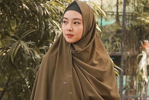 Bercadar, Lindswell Kwok Tampil Elegan dengan French Khimar 