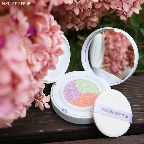 Another interesting cushion from Korean Beauty bandwagon. 3 colors in a cushion? How it would turns out? Photo from @naturerepublic_kr. Untuk melihat info terkini mengenai fashion, beauty, hijab & lifestyle, download aplikasi mobile Clozette Indonesia di Google Store/App Store.
.
.
.
#ClozetteID #makeup #beauty #cushion