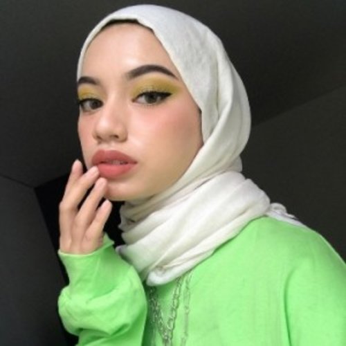Tampil Super Cool Menggunakan Hijab Putih dengan Tips Ini