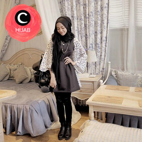 Mini dress dipadukan dengan hijab? Temukan inspirasi gaya Hijab lainnya dari para clozetters hari ini, di sini. http://bit.ly/1fSJRbf . Image shared by Clozetter: Cassandradini. Yuk, share juga gaya hijab andalan kamu.