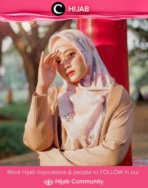 Cahaya matahari pada sore hari memang paling cocok untuk menghasilkan jepretan yang cantik seperti hasil foto Clozetter @Novitania berikut ini, ya? Simak inspirasi gaya Hijab dari para Clozetters hari ini di Hijab Community. Yuk, share juga gaya hijab andalan kamu.