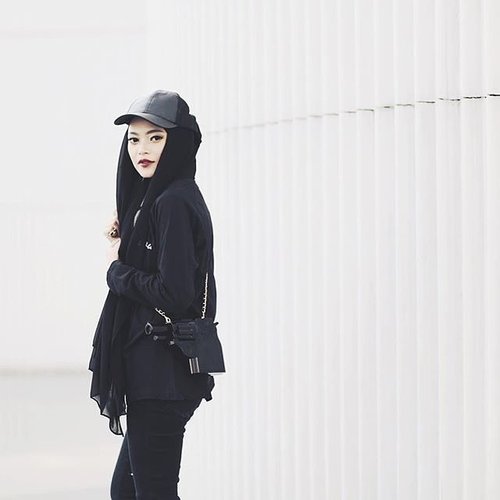 All black look by #ClozetteAmbassador @cassandradini. Find more here bit.ly/clozettehijabcasual

#ClozetteID #fashion #outfitinspiration #instafashion #clothes #instalook #outfit #ootd #portrait #clothing #style #look #lookbook #lookoftheday #outfitoftheday #ootd #stylish #instaoutfit #hijab #hijabcommunity #hijabstyle #hijabfashion