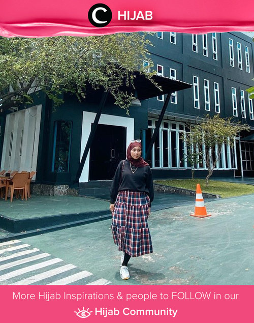 Another plaid skirt inspo by Clozetter @mellarisya. Simak inspirasi gaya Hijab dari para Clozetters hari ini di Hijab Community. Yuk, share juga gaya hijab andalan kamu.