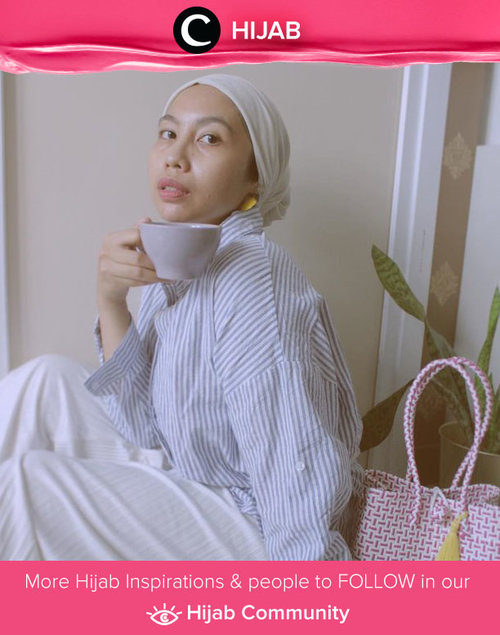 Clozette Ambassador @Ladyulia wrapped in blue and white outfit for her afternoon tea looks. Simak inspirasi gaya Hijab dari para Clozetters hari ini di Hijab Community. Yuk, share juga gaya hijab andalan kamu.