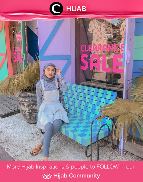 Ternyata banyak, lho, outfit berpotongan mini yang bisa kamu kenakan ketika sudah berhijab. Contek saja gaya Clozetter @ummuhabibahh yang tampil playful dengan skirt overalls berwarna light blue ini. From overalls to coveralls! Simak inspirasi gaya Hijab dari para Clozetters hari ini di Hijab Community. Yuk, share juga gaya hijab andalan kamu. 