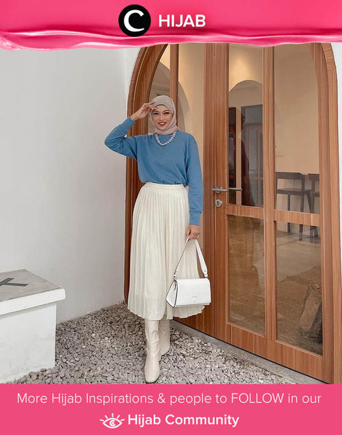 Kamu bisa tetap tampil gaya menggunakan sweater lho, Clozetters. Intip saja inspirasi dari Clozette Crew @astrityas yang memadupadan sweater dengan flowy skirt dan boots berwarna putih ini. Terlihat feminin dan tetap chic, ya! Simak inspirasi gaya Hijab dari para Clozetters hari ini di Hijab Community. Yuk, share juga gaya hijab andalan kamu.
