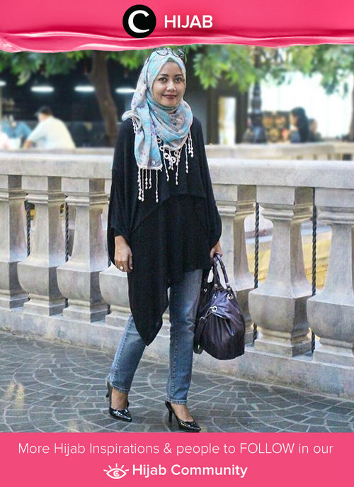 Ke kantor dengan jeans? Kamu bisa tetap terlihat formal dengan layer batwing top+heels+hijab bermotif untuk sedikit menarik perhatian. Simak inspirasi gaya di Hijab Update dari para Clozetters hari ini di Hijab Community. Image shared by Clozetter: mirasahid. Yuk, share juga gaya hijab andalan kamu bersama Clozette.