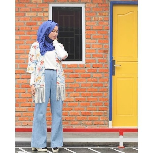 Ikuti perjalanan #ClozetteAmbassador @Mellarisya dari awal memakai hijab hingga sekarang menjadi muslimah influencer yuk di sini http://bit.ly/proudmella#ClozetteIDDapatkan juga inspirasi dengan sekali klik melalui aplikasi mobile Clozette Indonesia. Download sekarang di Google Play dan App Store....#fashion #beauty #lifestyle #minimalist #ootd #wiwt #motd #flatlay #makeupflatlay #fashionflatlay #flatlayinspiration #ootdindonesia #ootdhijab #indonesiafashion #indonesialifestyle #indonesiancommunity #makeup #fashion #instagood #instalike #instamood #instadaily #lookbook #style #outfit