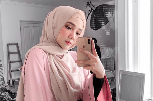 5 Tips Memakai Hijab Biar Wajah Tembem Kita Jadi Terlihat Tirus! - Cewekbanget.Grid.ID