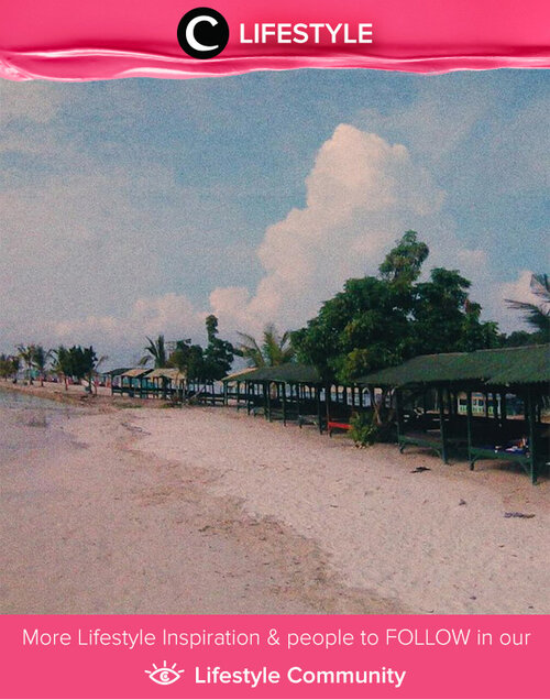 Pantai Sari Ringgung terletak di Kabupaten Pesawaran, Provinsi Lampung. Pantai dengan pemandangan alam yang eksotis ini memiliki Masjid Terapung dan Pasir Timbul yang menjadi daya tarik para wisatawan. Simak Lifestyle Updates ala clozetters lainnya hari ini di Lifestyle Section. Image shared by Clozetter: @nurinaadhalia. Yuk, share momen favoritmu di Clozette.