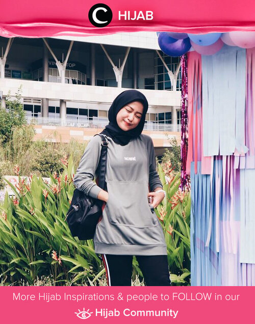 Starting the weekday with a little bit of exercise won't hurt, right? Image shared by Clozette Ambassador @cyndiadissa. Simak inspirasi gaya Hijab dari para Clozetters hari ini di Hijab Community. Yuk, share juga gaya hijab andalan kamu.