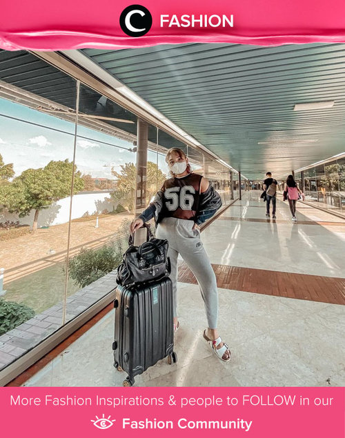 Clozette Ambassador @lidyaagustin01 nailed her airport fashion with comfy outfit like sleeveless tee, jogger pants, outer, and of course a pair of sandals. Simak Fashion Update ala clozetters lainnya hari ini di Fashion Community. Yuk, share outfit favorit kamu bersama Clozette.