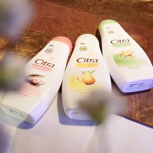 Produk sabun lulur terbaru dari @cantikcitra melengkapi rangkaian produk perawatan kulit cantikmu. Sekarang, khasiat lulur bisa kamu rasakan setiap hari. Tersedia dalam 3 pilihan yang bisa kamu coba.
#ClozetteID #skincare #cantikcitra