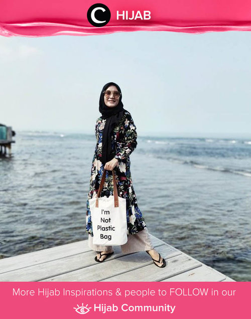 Vacay time! Clozetter @ellynurul tampil ceria dengan dress bermotif bunga untuk liburannya. Simak inspirasi gaya Hijab dari para Clozetters hari ini di Hijab Community. Yuk, share juga gaya hijab andalan kamu.
