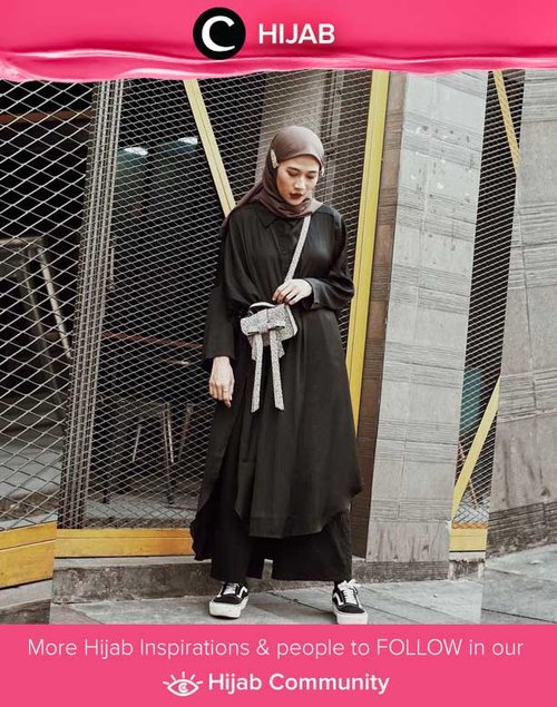Black never fails! Intip saja gaya Clozetter @karinaorin yang terlihat bold dengan warna hitam untuk outfitnya. Simak inspirasi gaya Hijab dari para Clozetters hari ini di Hijab Community. Yuk, share juga gaya hijab andalan kamu.  