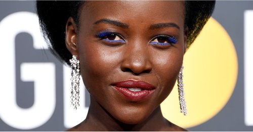 Here's Exactly How Lupita Nyong'o Got Her Blue Lashes For the Golden Globes