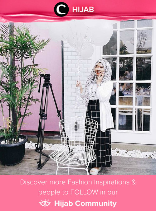 Get the monochrome hijab look with white outer and black plaid skirt. Simak inspirasi gaya di Hijab Update dari para Clozetters hari ini di Hijab Community. Image shared by Clozetter: allseebee. Yuk, share juga gaya hijab andalan kamu bersama Clozette.