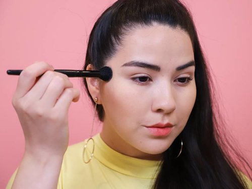 How to Choose Contour Makeup for Your Skin Tone   